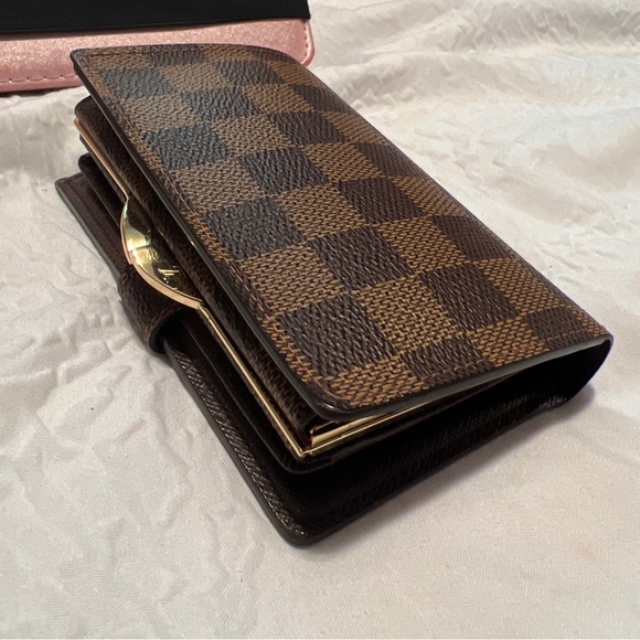 Authentic Louis Vuitton French purse wallet. Used likes new - Picture 5 of 11
